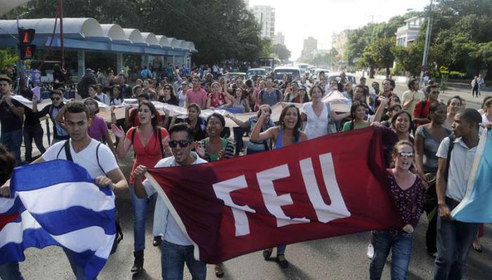 Cuba festejó este miércoles la llegada de Gerardo, Antonio y Ramón a la Patria. Ayer jueves sus voces viajaron a través de la Mesa Redonda para saludar al pueblo.  