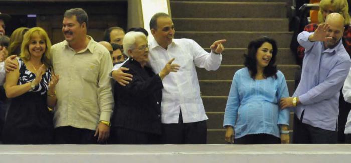 Ramón, Antonio y Gerardo junto a sus familiares en la sesión de clausura de la Asamblea Nacional. 
