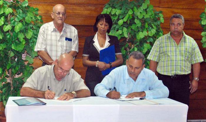 Uno de los pasos previos fue la firma de los lineamientos generales previstos entre los órganos, organismos y organizaciones superiores de dirección y los sindicatos nacionales. 