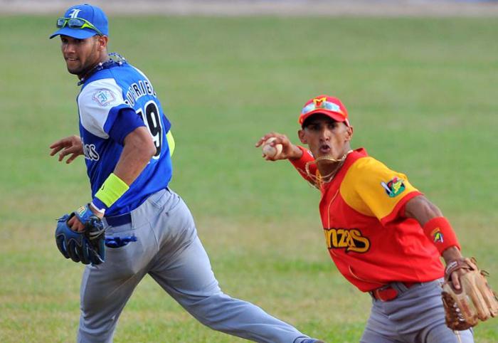juego Estrellas 2014 OCC vs ORI Dainer Moreira y Lourdes Gurriel