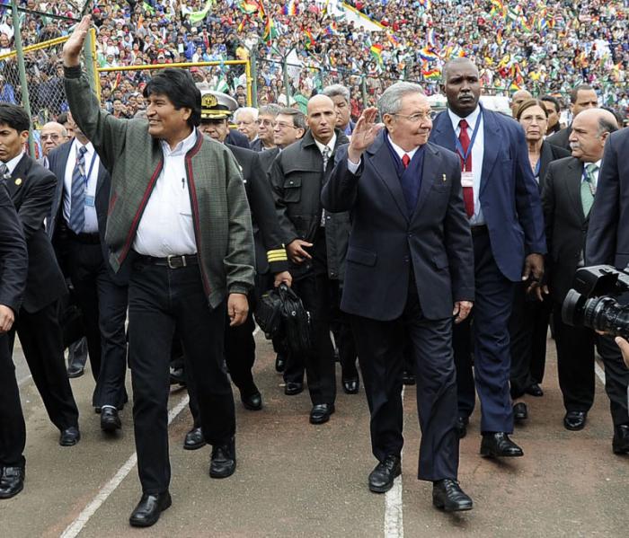 Bolivia acogió en junio de este año el encuentro del G-77, al que asistió el Presidente de Cuba, el General de Ejército, Raúl Castro, en el que aseguró que “solo la unidad hará prevalecer nuestra amplia mayoría”.