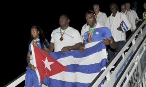 Recibe Raul a deportistas de los JCC