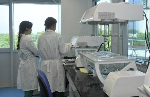 Centro para el Control Estatal de Medicamentos, Equipos y Dispositivos Médicos 
(CECMED) Laboratorios.