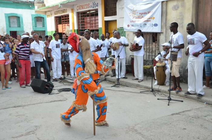 Aniversario de la agrupación Los Marqueses de Atarés, en el barrio Atarés, Cerro. 