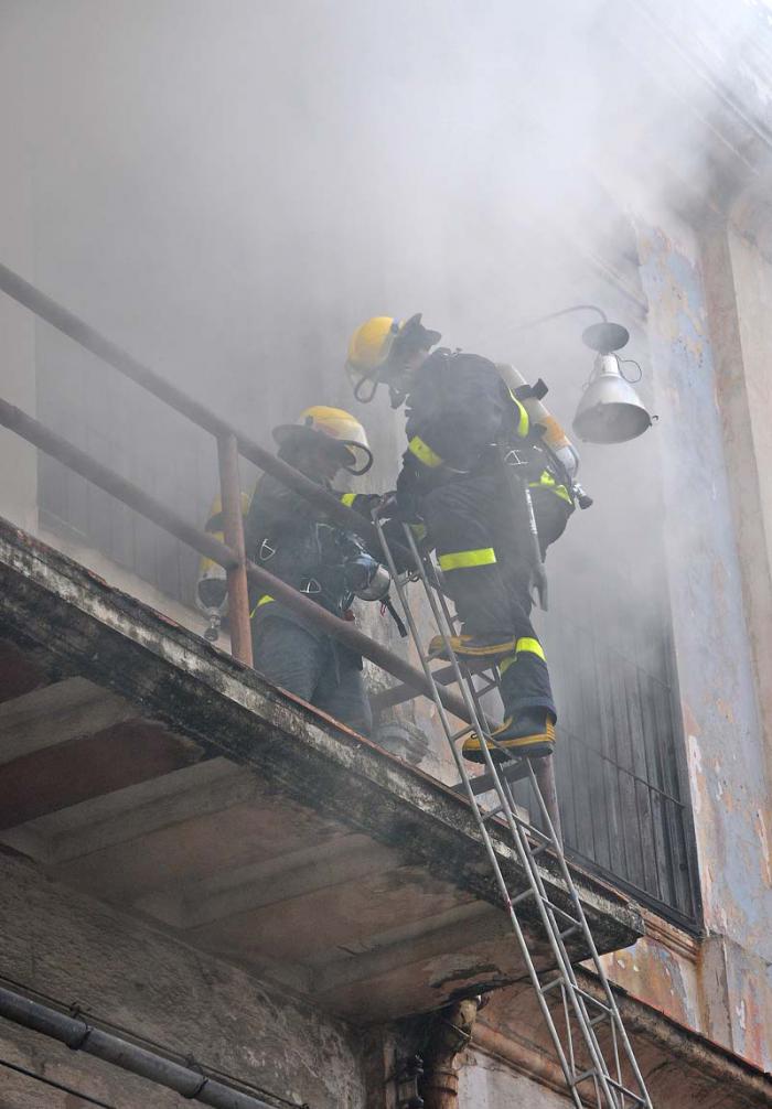 Incendio de grandes proporciones en la fabrica de Hebra de Tabaco Segundo Quintosa