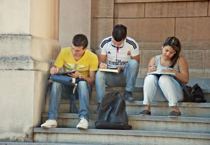Jóvenes capitalinos opinan sobre la Revolución cubana. Estudiantes de Contabilidad de la Universidad de La Habana.  