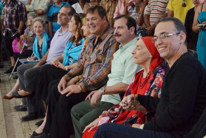 Alicia Alonso junto a Ramón Labañino, Fernando González, Antonio Guerrero y René Gonzalez en la sede del Ballet Nacional. 