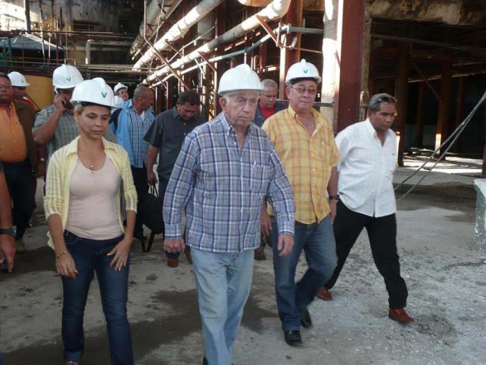 En Santiago de Cuba, Machado Ventura señaló que el América Libre debe recuperar su producción cañero-azucarera. 