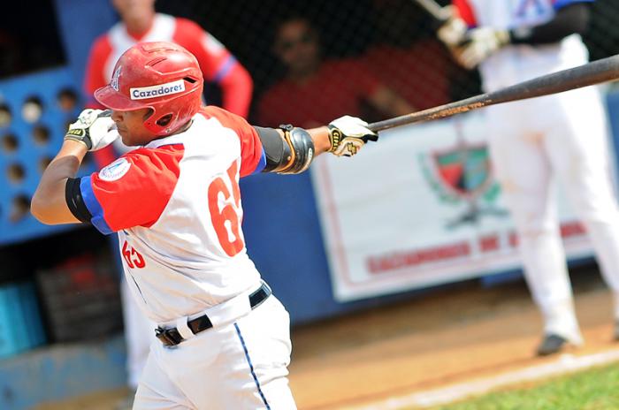 54 Serie Nacional de Beisbol juego entre Artemisa e Isla de La JUventud en el 26 de Julio de Artemisa en la foto Frederic Cepeda jardinero de artemisa