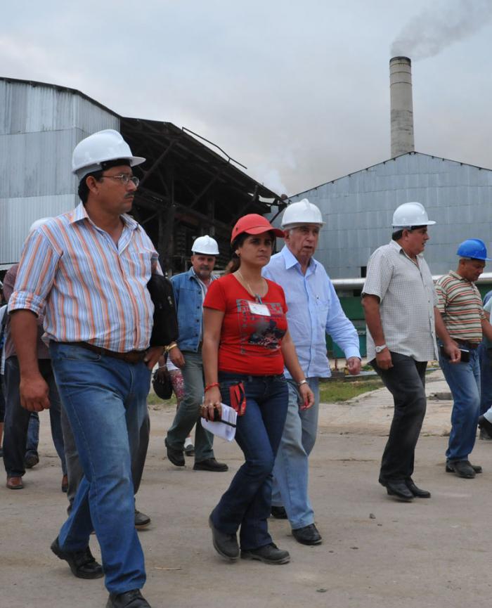 José Ramón Machado Ventura recorre el central azucarero Héctor Molina, en la provincia de Mayabeque
