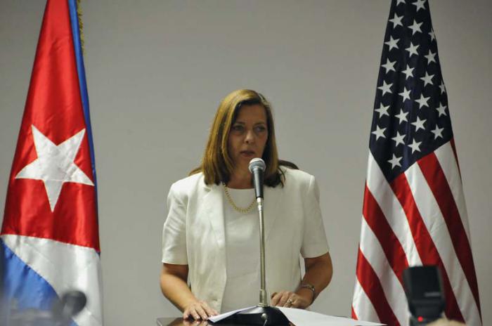 Ronda de Conversaciones entre EEUU y Cuba, donde la delegación cubana estuvo presidida por Josefina Vidal (d),  en conferencia de prensa