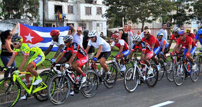 Vuelta Clasica de ciclismo Camaguey-Habana ganada por Arnold Arcolea de Sgt de cuba
