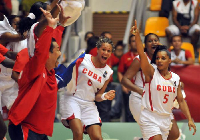 Juego final de baloncesto de los JCC F entre cuba y PR  oro cuba