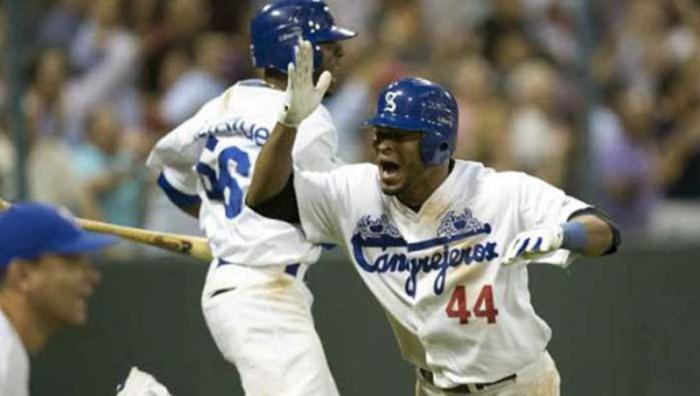 Equipo Cangrejeros de Santurce, campeón de la liga boricua de béisbol 2014-2015.