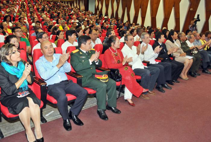 Acto politìtico cultural por el Aniversario 85 de la fundación del Partido Comunista de Viet Nam