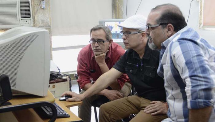 Foro interactivo por Internet con protagonistas de la novela cubana en turno por la TV Cubana La Otra Esquina, desde la redacción digital del periódico Granma.
Ernesto Fiallo, director (i); Juan Carlos Roque Moreno, Bobby (c) y Julio César Ramírez, Marcel (d)