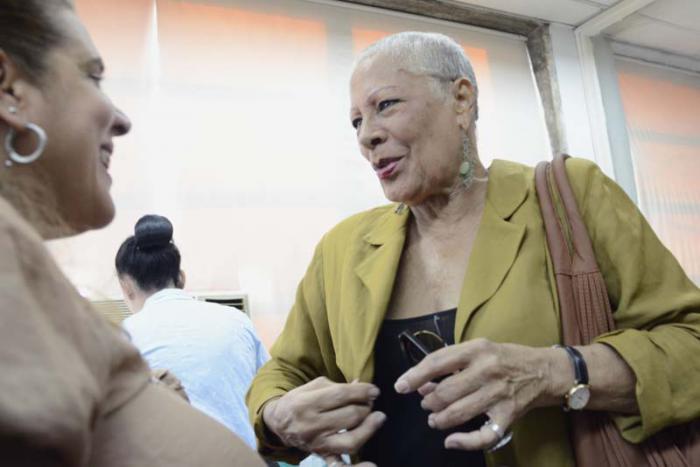 Foro interactivo por Internet con protagonistas de la novela cubana en turno por la TV Cubana La Otra Esquina, desde la redacción digital del periódico Granma.
Miriam Socarrás (Emma)