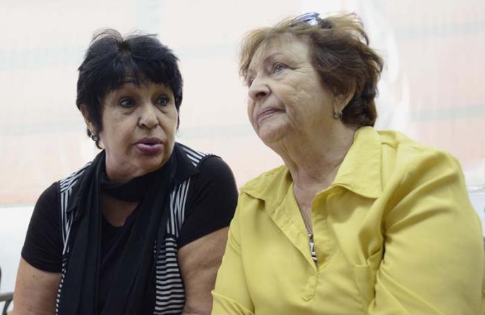 Foro interactivo por Internet con protagonistas de la novela cubana en turno por la TV Cubana La Otra Esquina, desde la redacción digital del periódico Granma.
Diana Rosa Suárez (i) y Paula Alí (d)