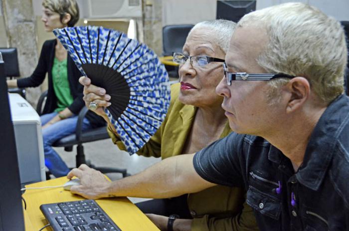 Actores de la telenovela cubana en entrevista online
