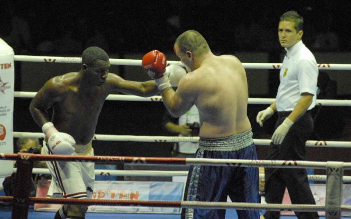V Serie Mundial de Boxeo,combate de + 91 entre Lenier Pero de Cuba y Vlando Babic de China