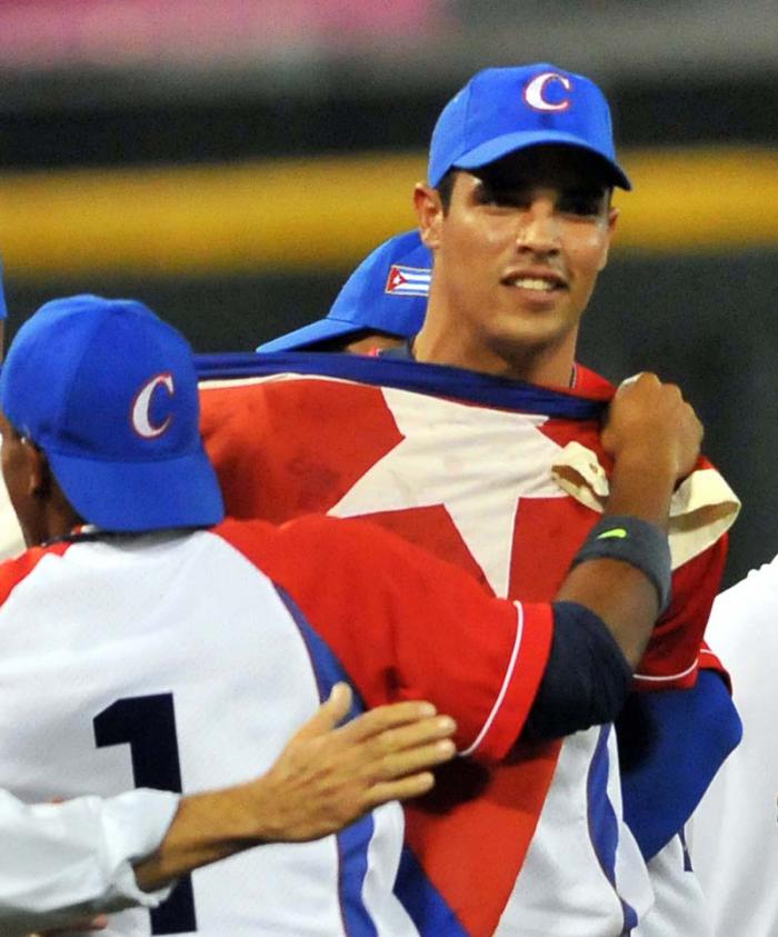 Serie del Caribe 2015 CUB-mex FINAL gana cuba 3 x 2 lanzador ganador Yosvani Torres  Hector mendoza lanzado mas destacado