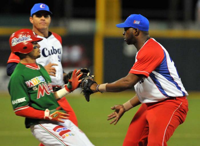 Serie del Caribe 2015 CUB-mex FINAL gana cuba 3 x 2 lanzador ganador Yosvani Torres
