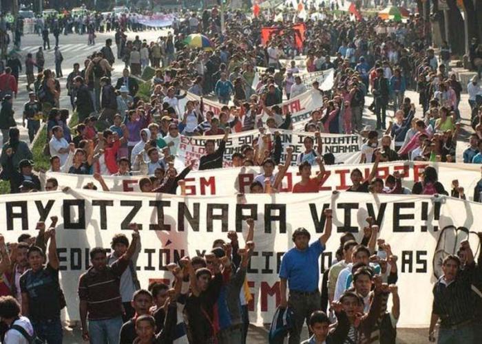El pueblo mexicano está conmocionado por la masacre de los estudiantes normalistas de Ayotzinapa y demanda justicia. 