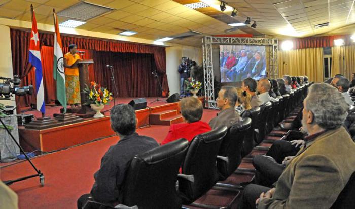 Zuleica Romay, presidenta del Instituto Cubano del Libro, dejó inaugurada la Feria. 