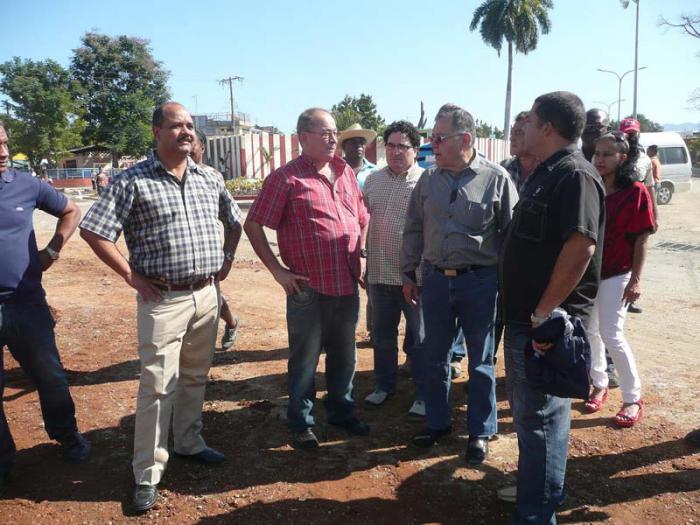 Los nuevos tramos abiertos en la Avenida Juan Gualberto Gómez-Flor Crombet, fueron evaluados por Adel Yzquierdo. 