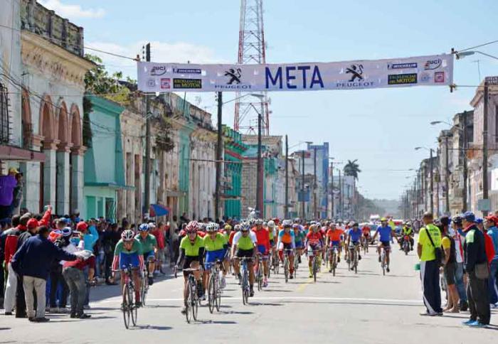 La caravana llegó a la Ciudad Bandera y este sábado podría definir al campeón en la contrarreloj individual