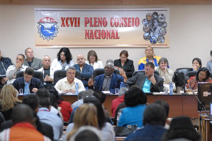 XCVII Pleno Consejo Nacional de la CTC,estando presente, Ulises Guilarte de Nacimiento secretario general de la CTC y Salvador Valdez Mesa miembro del buro politico del PCC.
