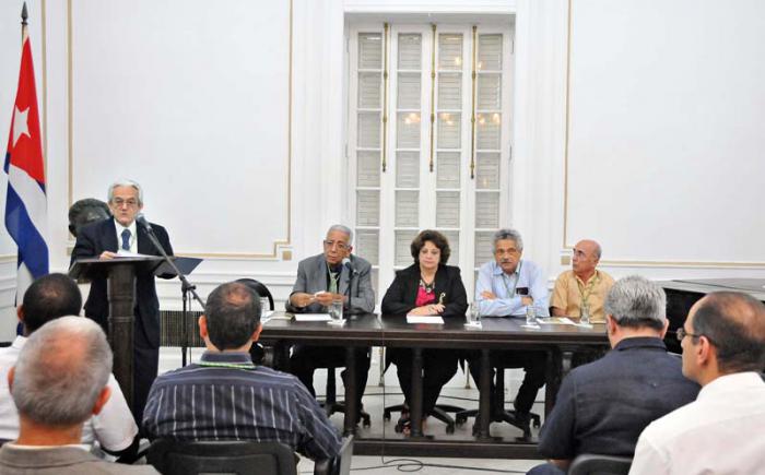 Sesión Solemne por el aniversario 120 del levantamiento del 24 de Febrero de 1895 que dio inicio a la Guerra de Independencia, en el Centro de Estudios Martianos.  En la presidencia Eduardo Torres Cueva, Ana Sánchez Collazo, Pedro Pablo Rodríguez y Oscar Sanetti .