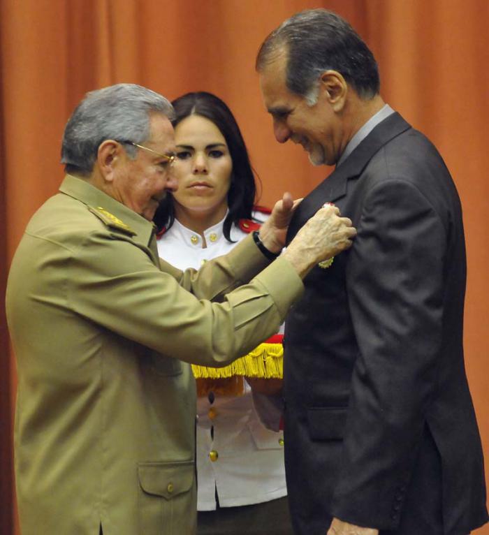 condecora Raúl a los cinco