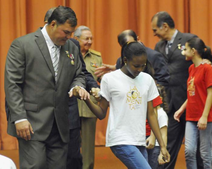 condecora Raúl a los cinco