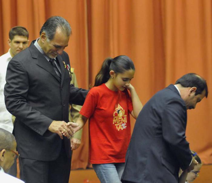 condecora Raúl a los cinco