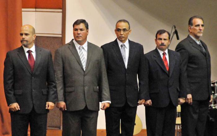 condecora Raúl a los cinco
