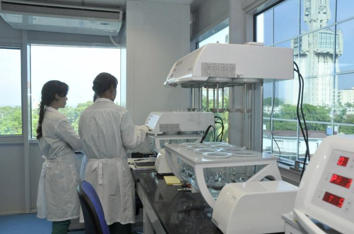 Centro para el Control Estatal de Medicamentos, Equipos y Dispositivos Médicos 
(CECMED) Laboratorios.