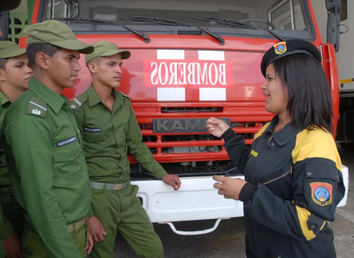 Mujeres en el MININT, Escuela Nacional de Bomberos Martires de la Calle Patria, profesora Daylenis Lobaina Pelier.