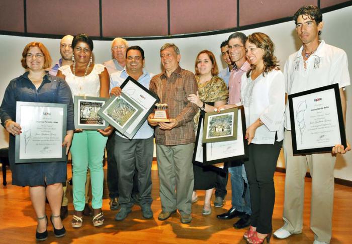 Entrega del Premio Nacional de Periodismo José Martì por la Obra de la Vida y premio de periodismo Juan Gualberto Gómez por la obra del añoen el Memorial José Martì 