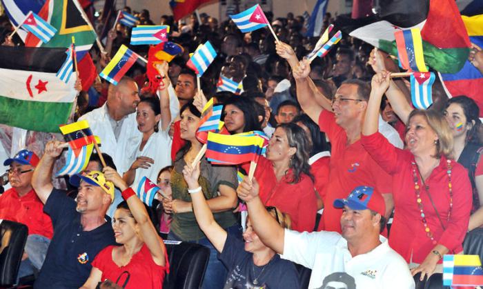 Concierto de Jóvenes artitas cubanos En apoyo al pueblo y Gobierno bolivarianos y por la paz, la justicia y la unidad latinoamericana, en la Universidad de la Habana.