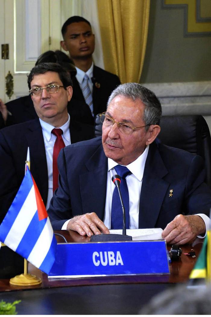 Raúl en Cumbre ALBA en Caracas