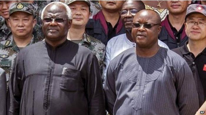 El presidente de Sierra Leona, Ernest Bai Koroma y su vicepresidente, Alhaji Samuel Sidique Sam Sumana