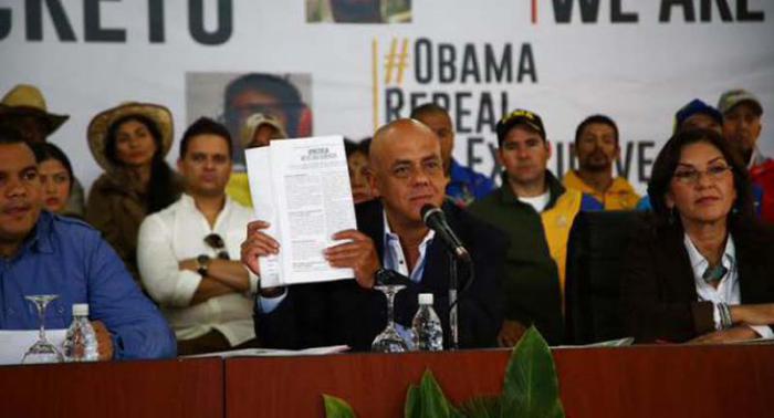 el alcalde del municipio Libertador en Caracas, Jorge Rodríguez, alertó en rueda de prensa que tras un decreto de Estados Unidos “siempre sigue una agresión militar, por eso lanzamos la campaña ¡Obama deroga el decreto ya! (Obama repealtheexecutive orden)”.