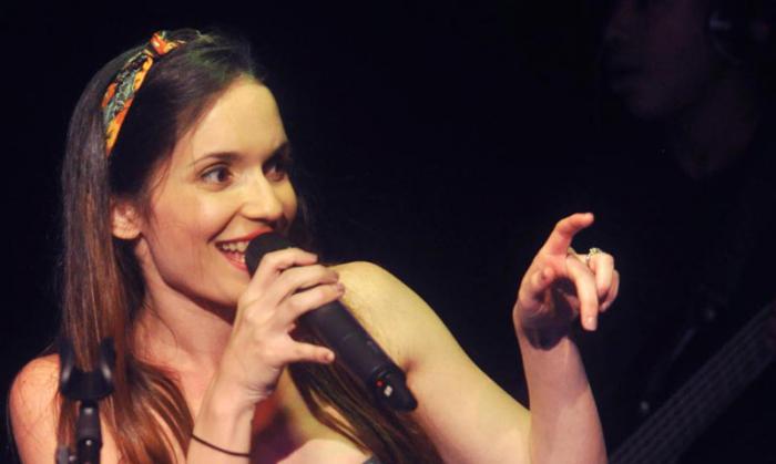Diana Fuentes durante una presentación en el Sauce.