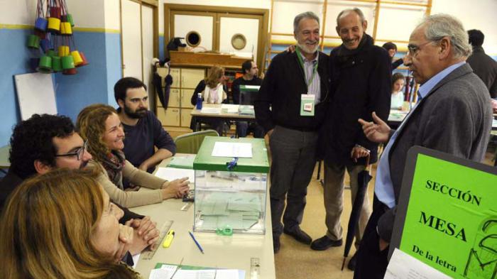 El Partido Socialista Obrero Español (PSOE) ganó las elecciones en Andalucía, sin obtener mayoría absoluta, mientras el Partido Popular (PP), gobernante en España, registró un notable derrumbe en la política regional.