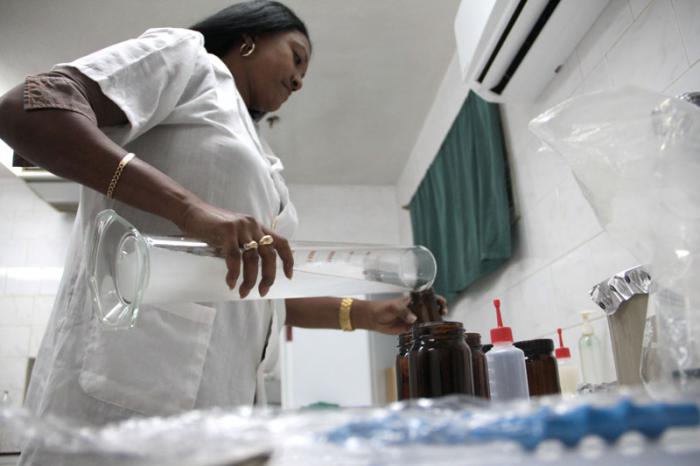 Instituto de investigaciones porcinas. Inseminación en cerdos. Laboratorio de procesamiento de semen.