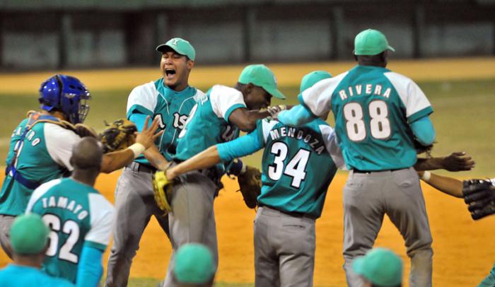 Beisbol.Semi F MTZ vs Isla 6to play victoria de la isla