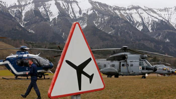 Recuperan nuevas evidencias sobre el avión estrellado en los Alpes franceses 