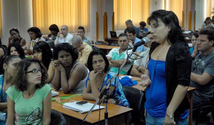 Encuentro  de la CTC con jovenes de  la UJC.