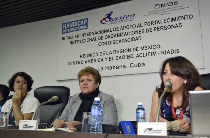 III Taller internacional de apoyo al fortalecimiento institucional de organizaciones de personas con discapacidad. (der-izq )Ana Lucía Arellano (Presidenta RLADIS)Red Latinoamericana de Organizaciones de personas con discapacidad y sus familias), Mabel Ballesteros (Presidenta de ACLIFIM-Asociación cubana de limitados físicos motores) e Irene Manterola-Directora HANDICAP Internacional en Colombia